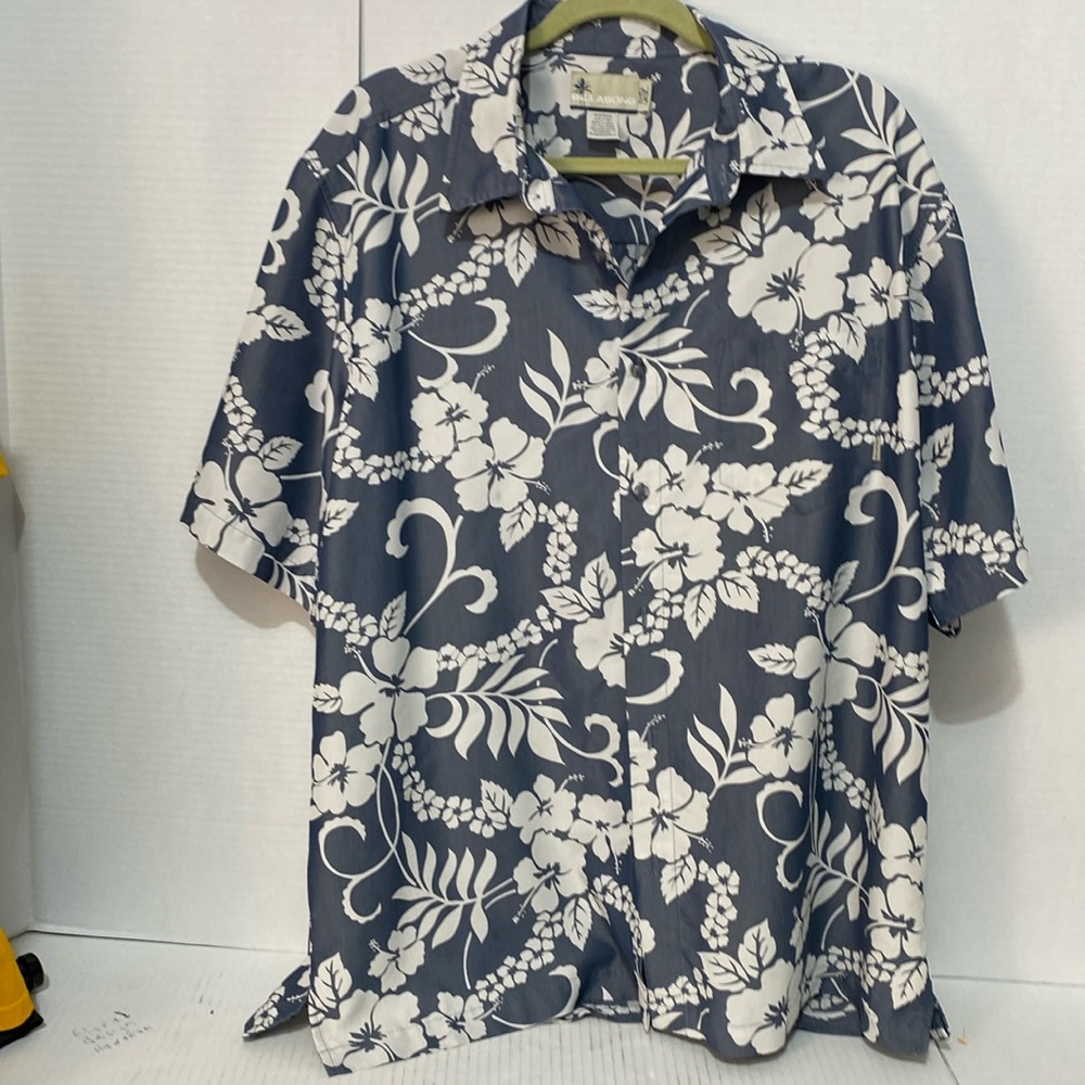 Billabong Hawaiian Shirt size X/L Floral Design